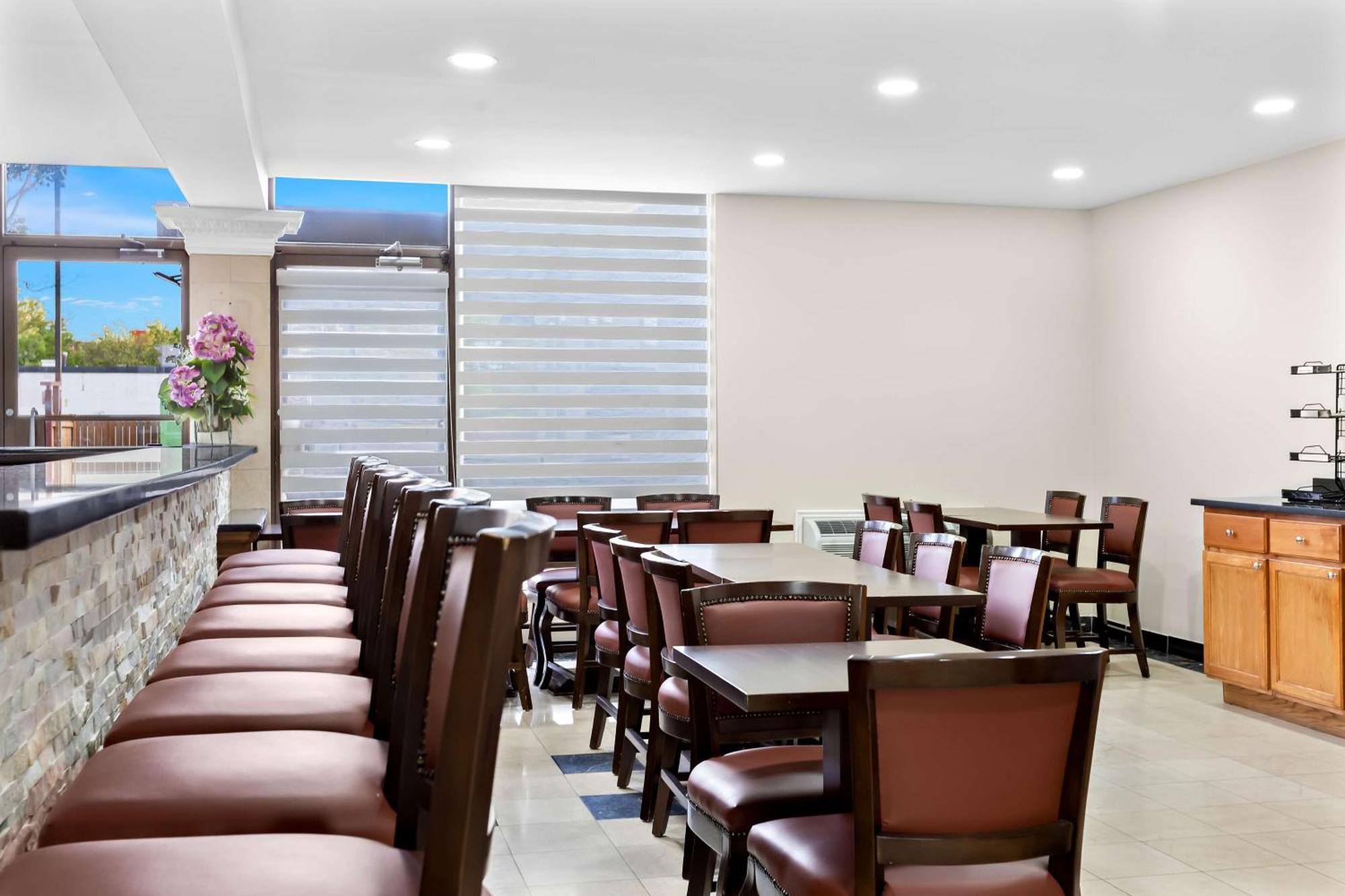 Surestay Plus By Best Western Windsor Exterior photo