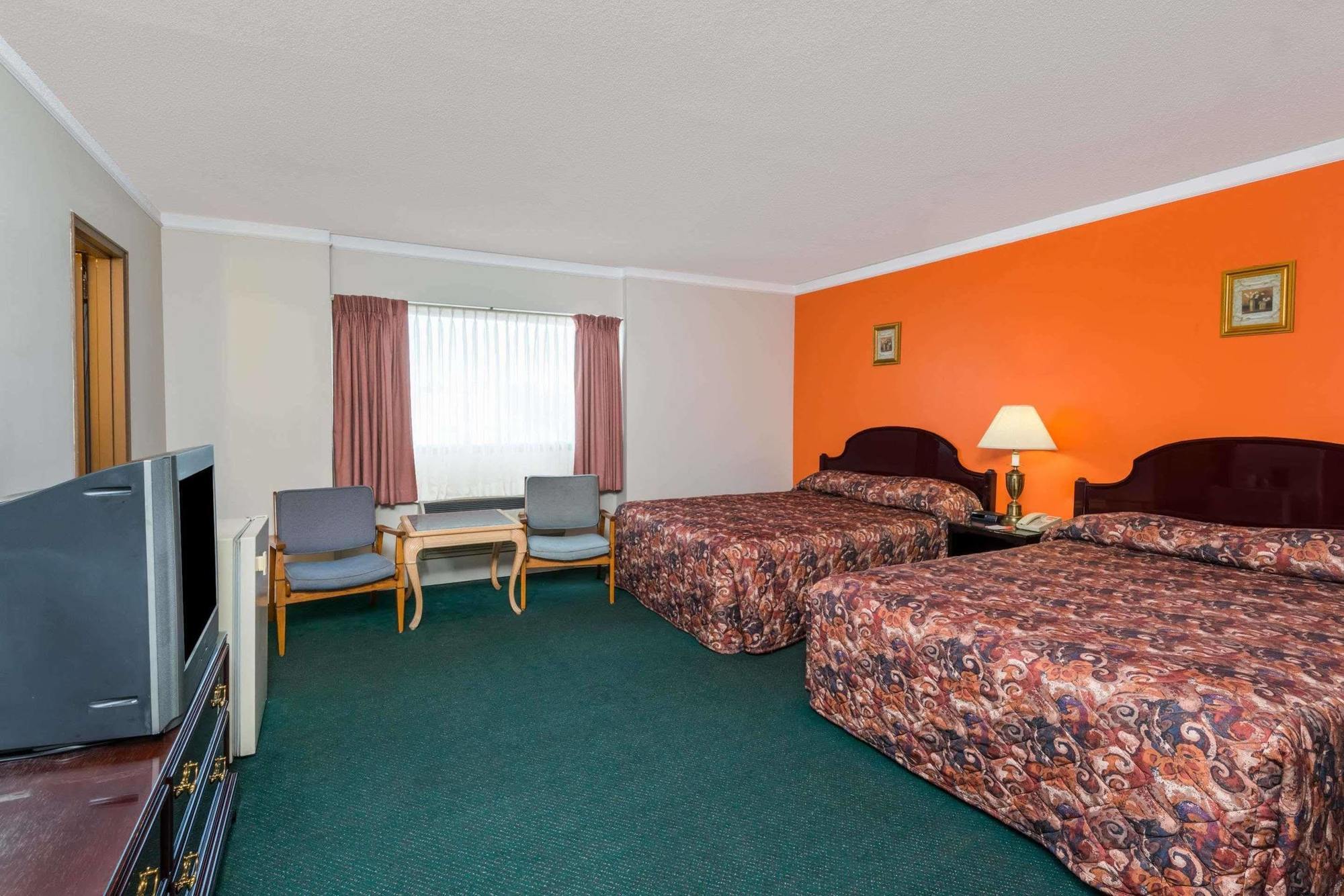 Surestay Plus By Best Western Windsor Exterior photo